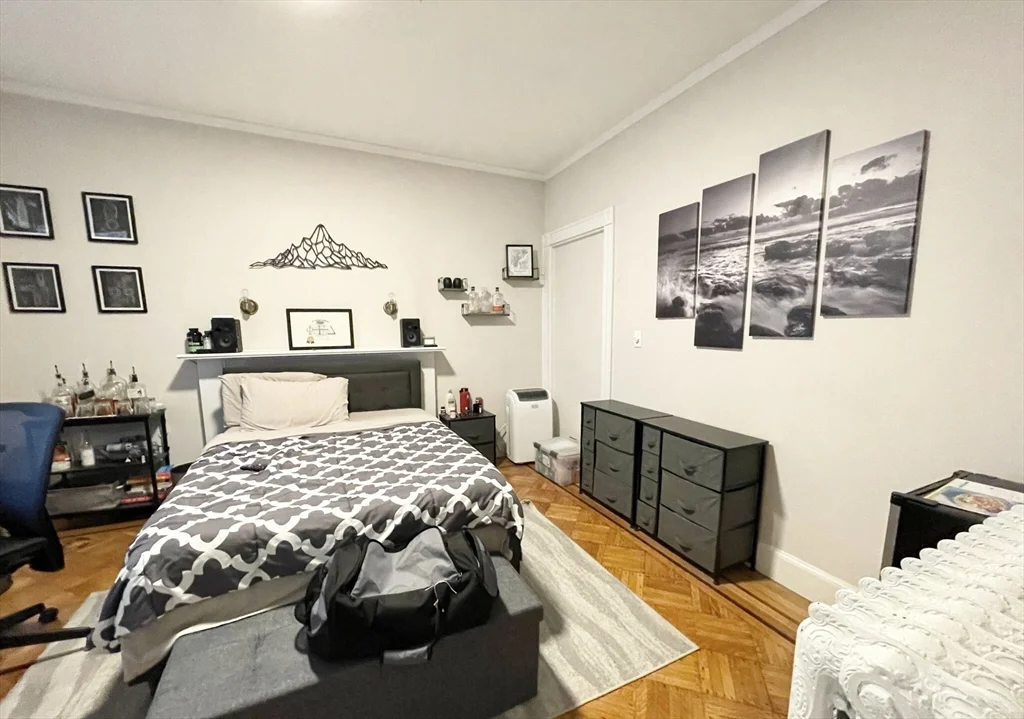 5 bed, 2 bath apartment for rent at 22 Parker Hill Ave Unit 1, Mission Hill — photo 5 of 12