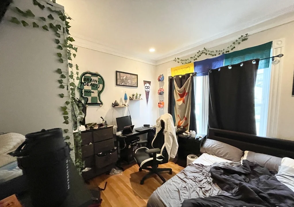 5 bed, 2 bath apartment for rent at 22 Parker Hill Ave Unit 1, Mission Hill — photo 8 of 12