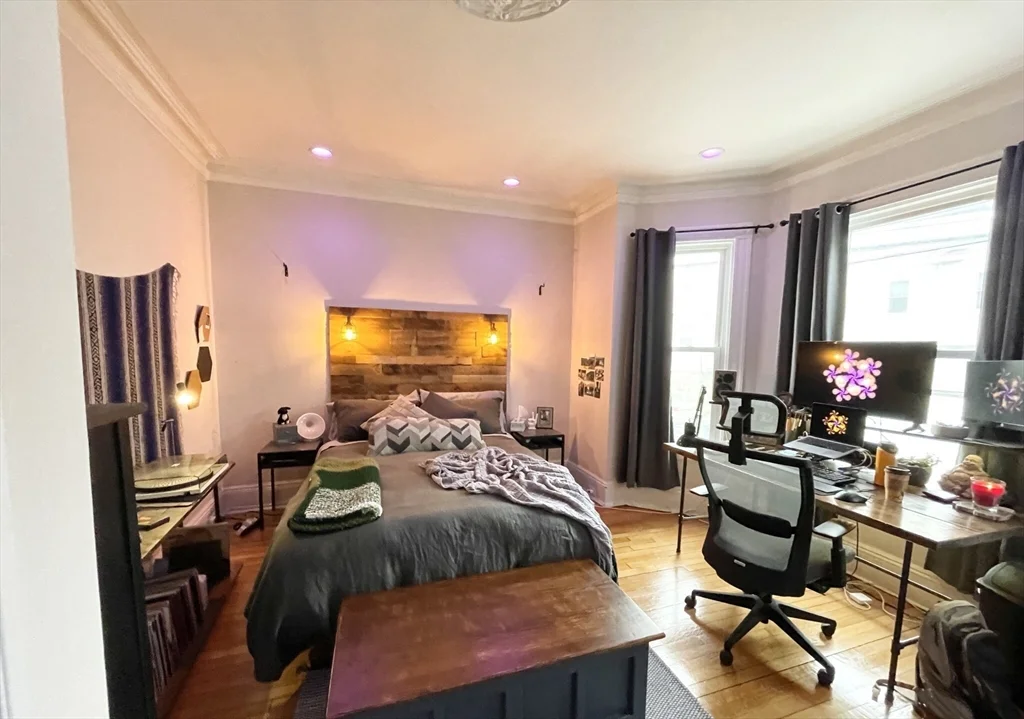 5 bed, 2 bath apartment for rent at 22 Parker Hill Ave Unit 1, Mission Hill — photo 6 of 12