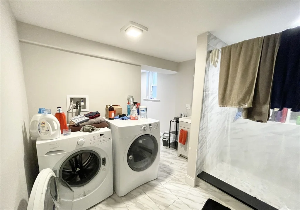 5 bed, 2 bath apartment for rent at 22 Parker Hill Ave Unit 1, Mission Hill — photo 11 of 12