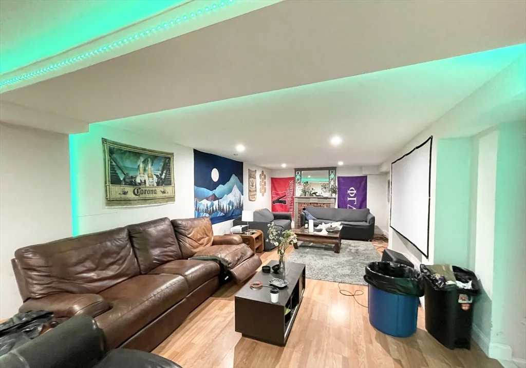 5 bed, 2 bath apartment for rent at 22 Parker Hill Ave Unit 1, Mission Hill — photo 3 of 12