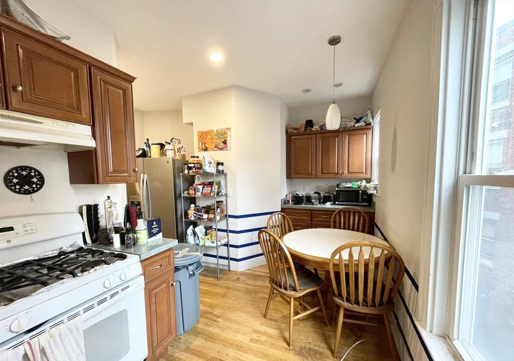 5 bed, 2 bath apartment for rent at 22 Parker Hill Ave Unit 1, Mission Hill — photo 2 of 12