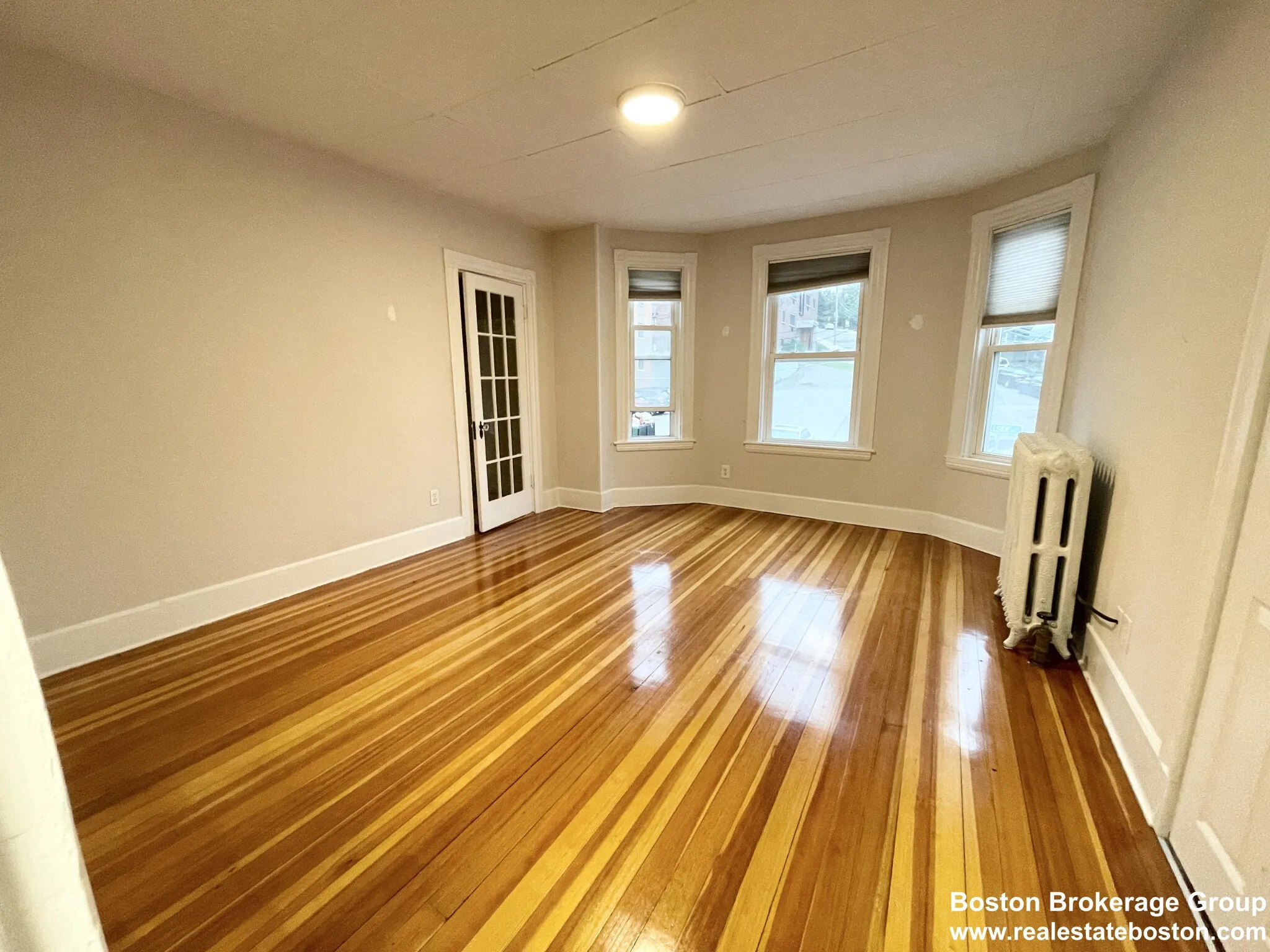 6 bed, 2 bath apartment for rent at 22 Parker Hill Ave Unit 2, Mission Hill — photo 4 of 11