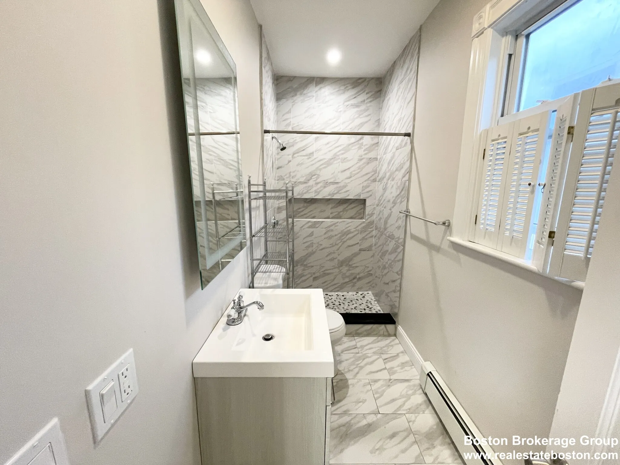 6 bed, 2 bath apartment for rent at 22 Parker Hill Ave Unit 2, Mission Hill — photo 10 of 11