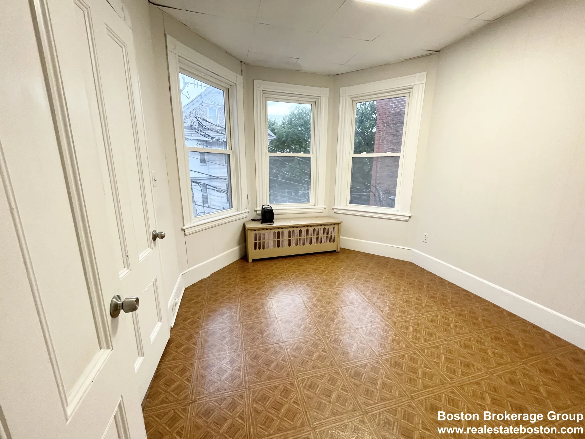 6 bed, 2 bath apartment for rent at 22 Parker Hill Ave Unit 2, Mission Hill — photo 3 of 11