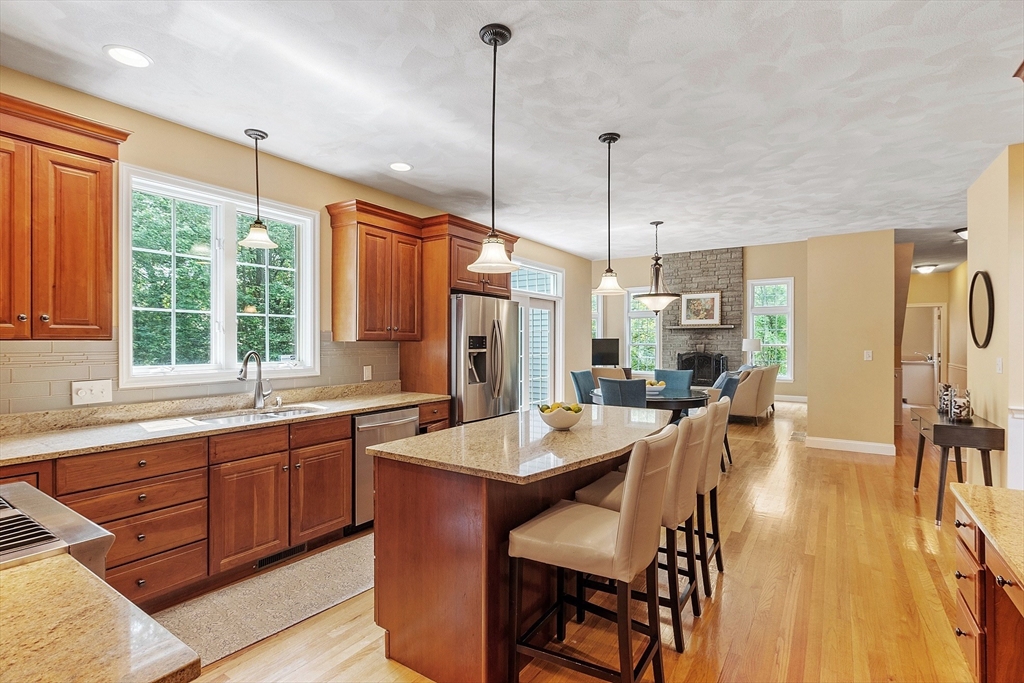 5 bed, 3 bath apartment for rent at 22 Periwinkle Way, North Andover — photo 5 of 39