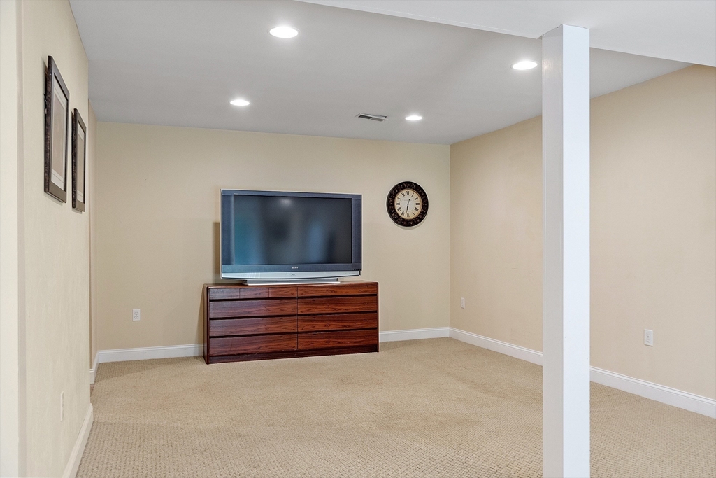 5 bed, 3 bath apartment for rent at 22 Periwinkle Way, North Andover — photo 34 of 39