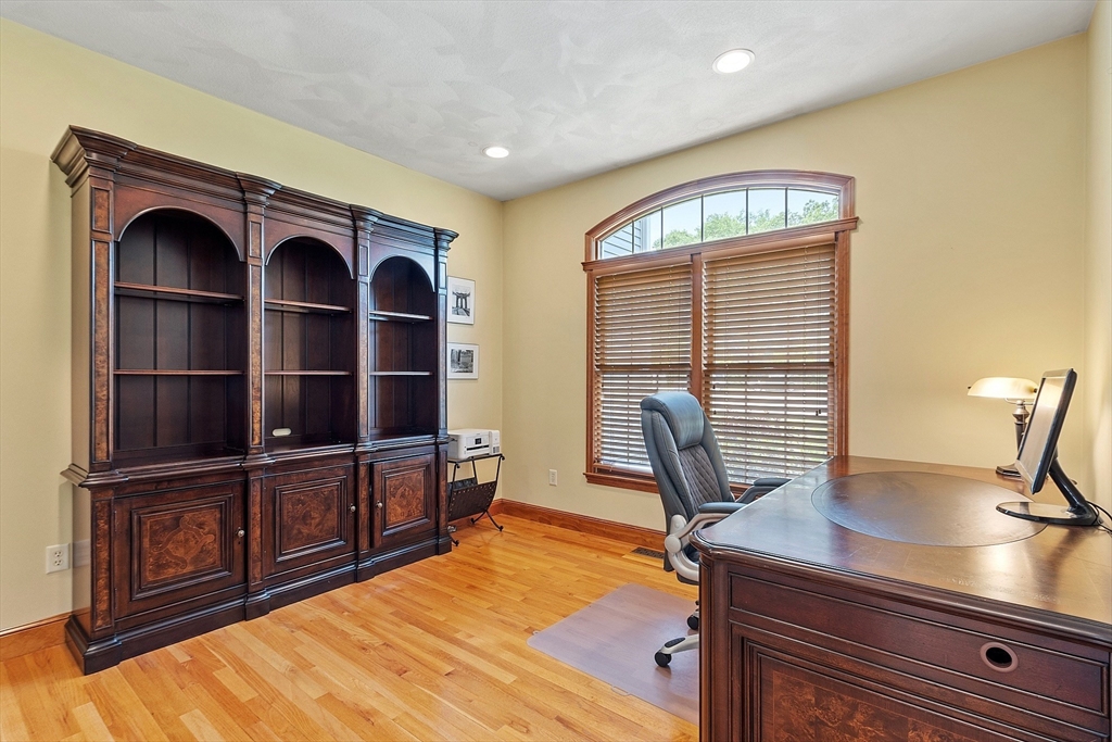 5 bed, 3 bath apartment for rent at 22 Periwinkle Way, North Andover — photo 16 of 39