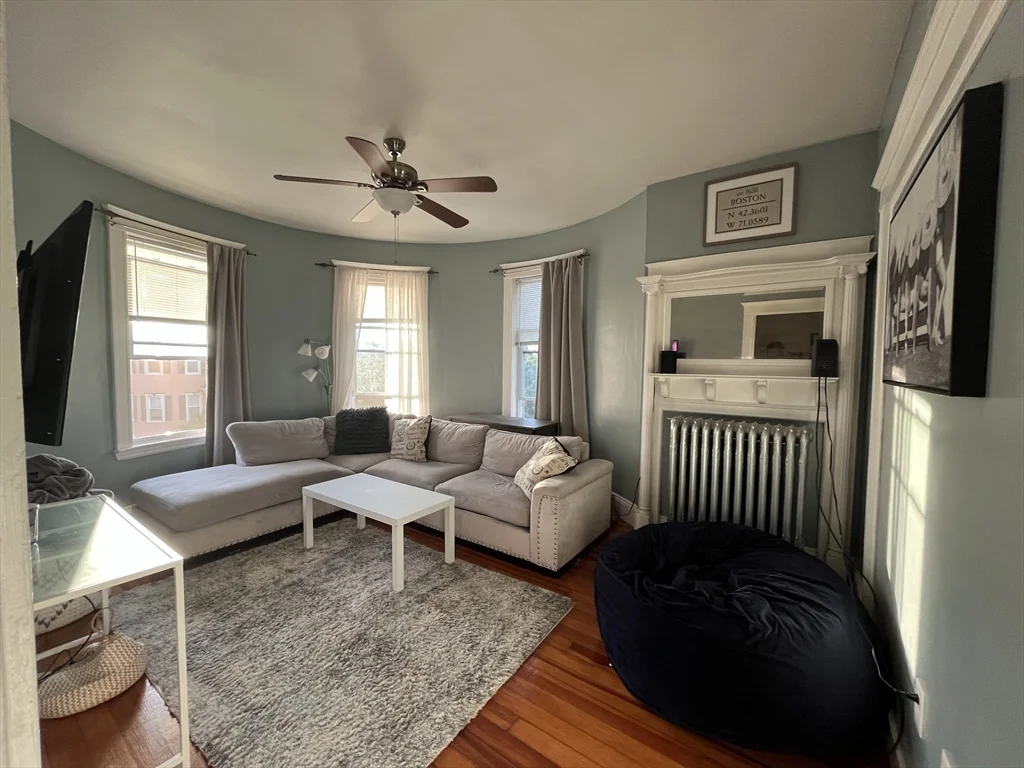 3 bed, 1 bath apartment for rent at 22 Pleasant St Unit 1, Dorchester — photo 3 of 21