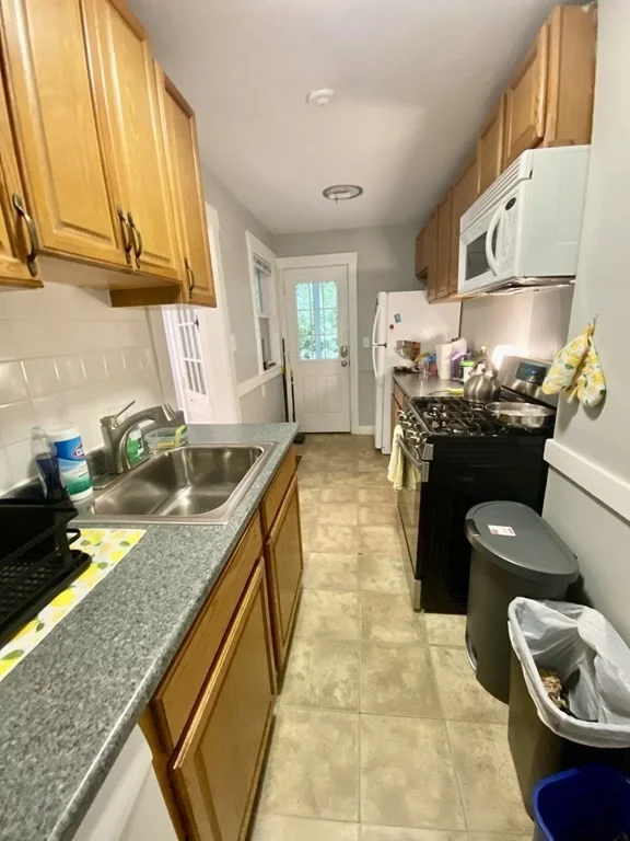 2 bed, 1 bath apartment for rent at 22 Potomac St Unit 1, West Roxbury — photo 13 of 27