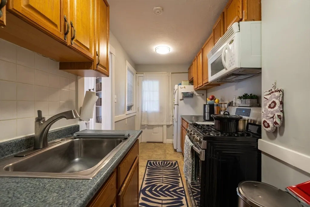 2 bed, 1 bath apartment for rent at 22 Potomac St Unit 22, West Roxbury — photo 5 of 12