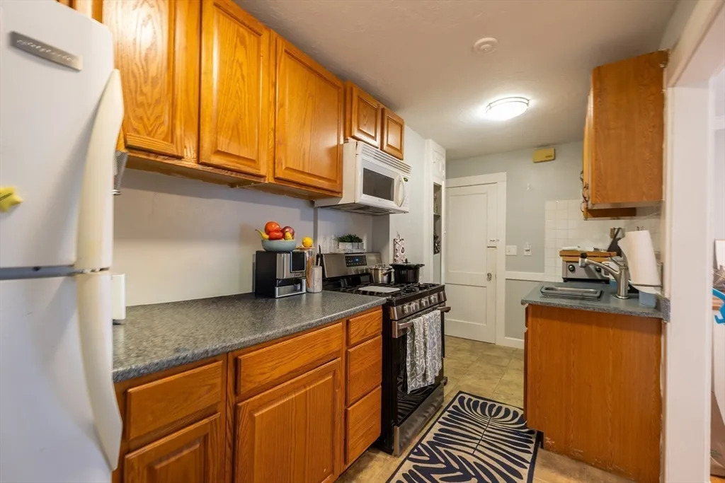 2 bed, 1 bath apartment for rent at 22 Potomac St Unit 22, West Roxbury — photo 6 of 12