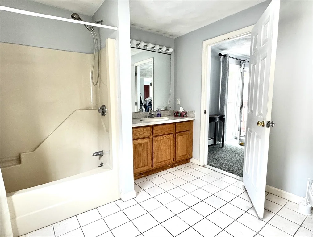 2 bed, 1 bath apartment for rent at 22 Purchase St Unit 0, Danvers — photo 10 of 12