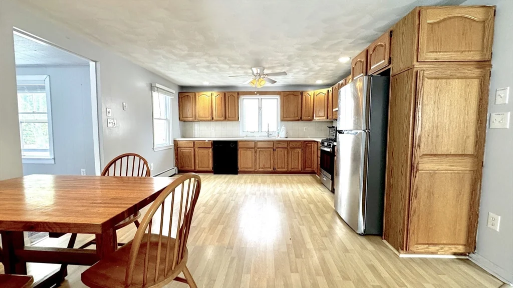 2 bed, 1 bath apartment for rent at 22 Purchase St Unit 0, Danvers — photo 4 of 12