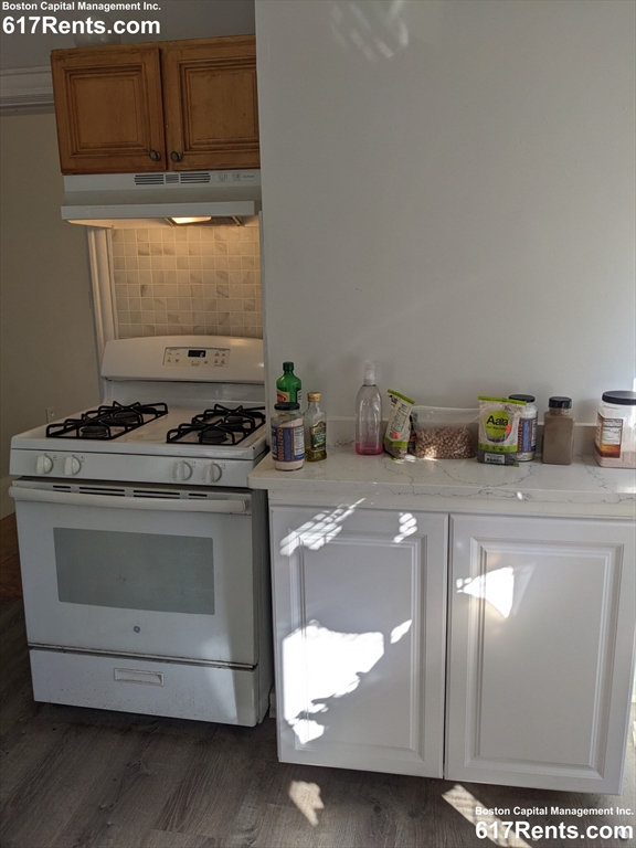 7 bed, 2 bath apartment for rent at 22 Royal Unit 2, Allston — photo 12 of 17