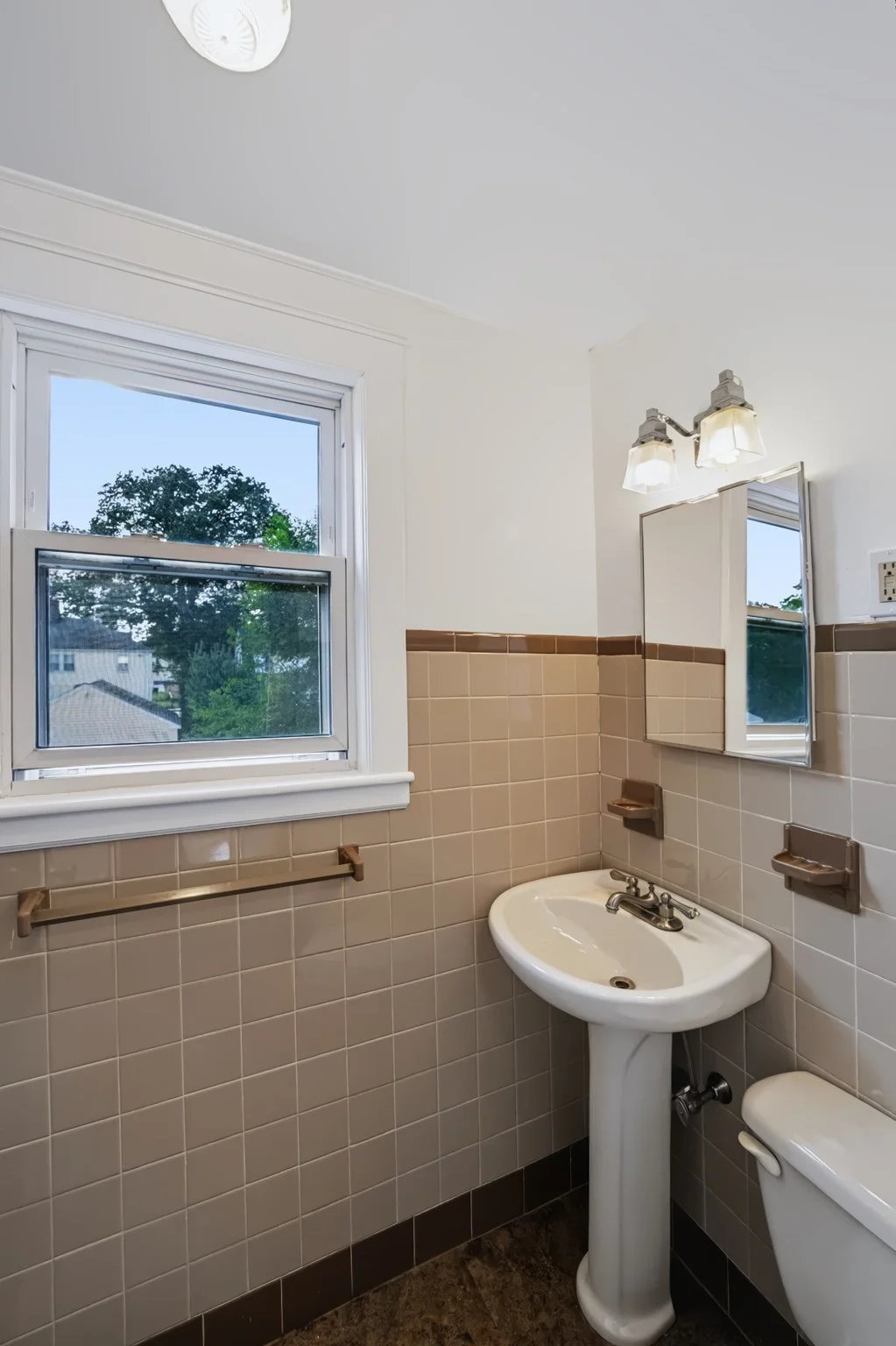 3 bed, 2 bath apartment for rent at 22 Ruggles St, Quincy — photo 27 of 33