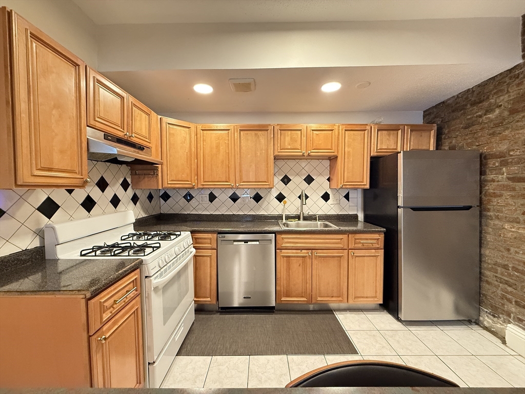 2 bed, 1 bath apartment for rent at 22 S Huntington Ave , Unit 1, Mission Hill — photo 4 of 8