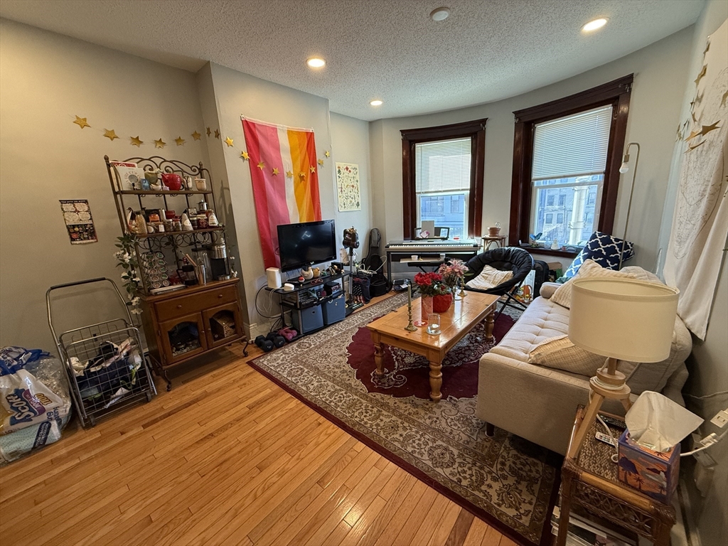 3 bed, 1 bath apartment for rent at 22 S Huntington Ave , Unit 2, Boston — photo 2 of 10