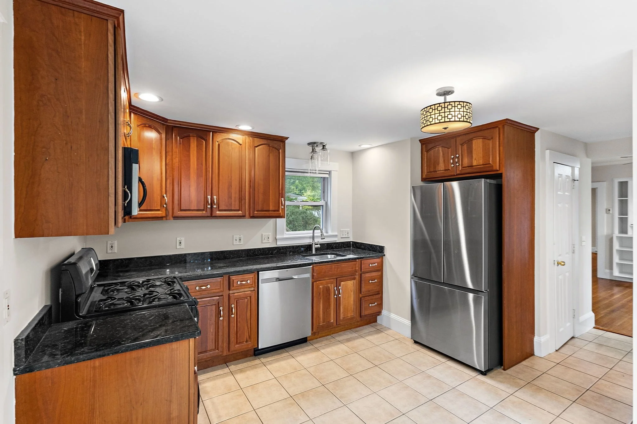 2 bed, 1 bath apartment for rent at 22 Salem St Unit 1, Winchester — photo 3 of 29