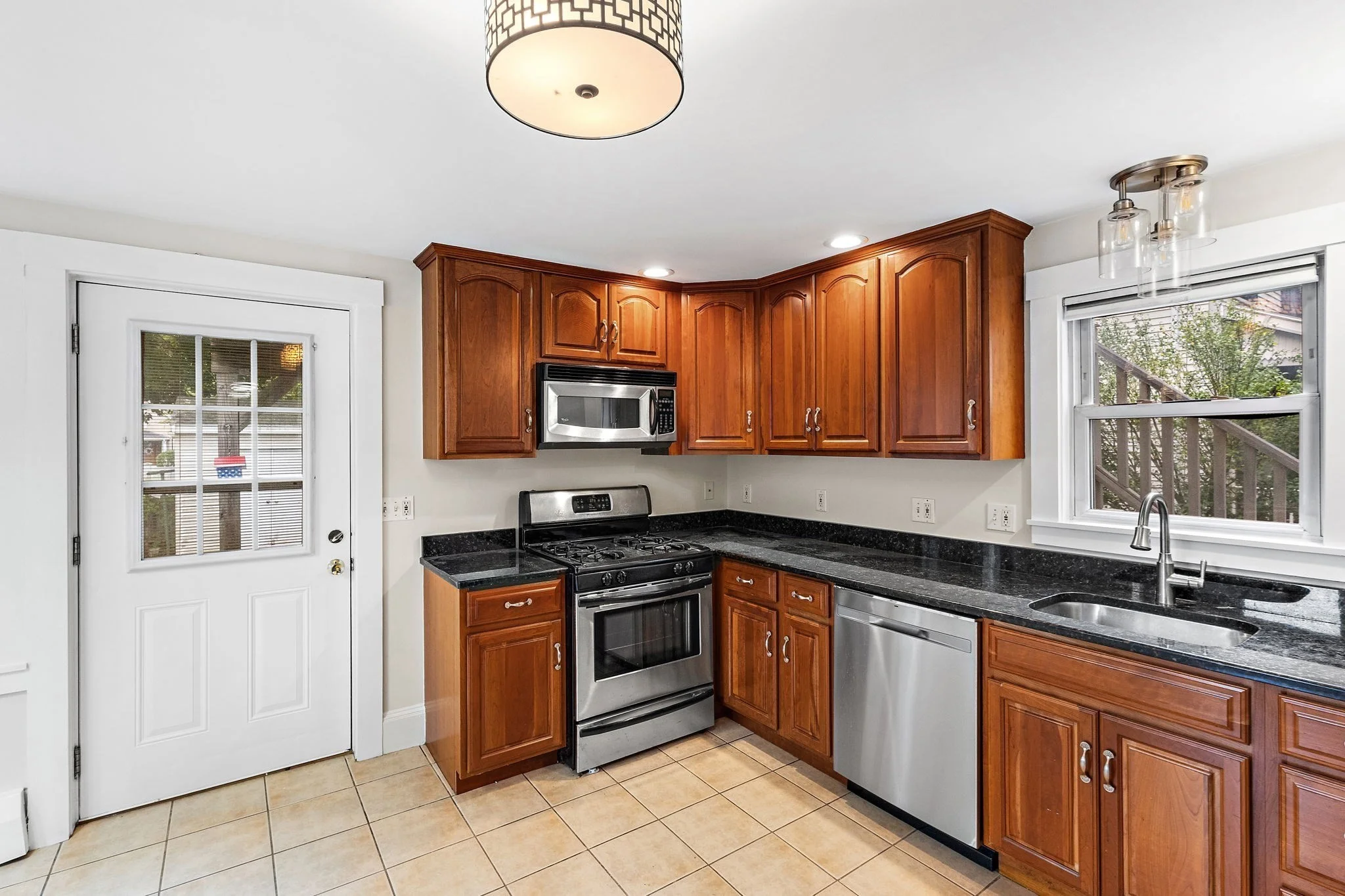 2 bed, 1 bath apartment for rent at 22 Salem St Unit 1, Winchester — photo 4 of 29