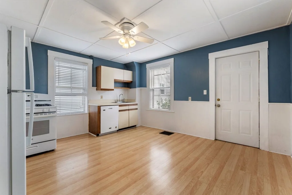 2 bed, 1 bath apartment for rent at 22 School St, Newton — photo 2 of 8