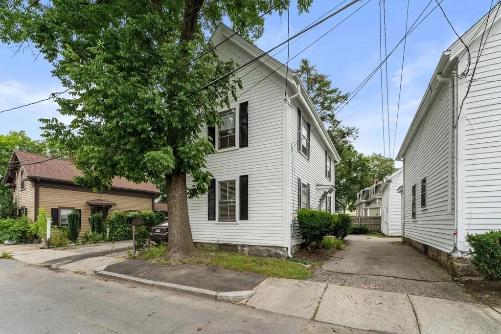 2 bed, 1 bath apartment for rent at 22 School St, Newton