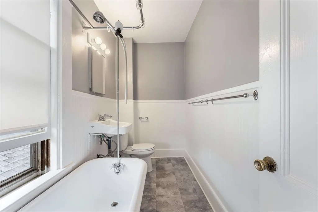 2 bed, 1 bath apartment for rent at 22 School St, Newton — photo 5 of 8