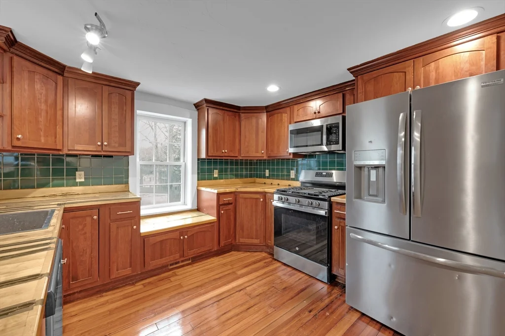 3 bed, 2 bath apartment for rent at 22 School St Unit 1, Southbridge — photo 3 of 24