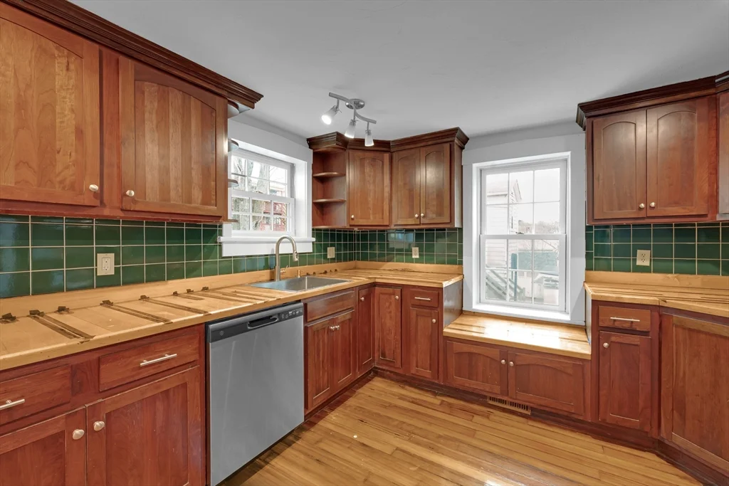 3 bed, 2 bath apartment for rent at 22 School St Unit 1, Southbridge — photo 4 of 24