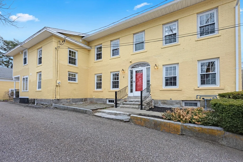 3 bed, 2 bath apartment for rent at 22 School St Unit 1, Southbridge — photo 24 of 24