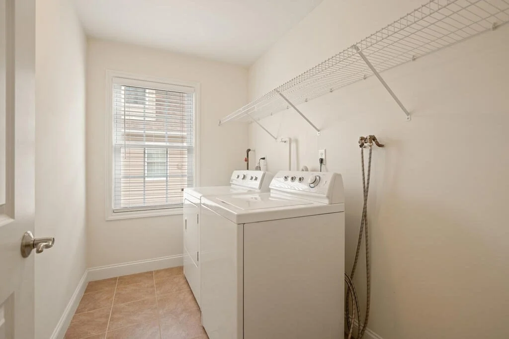 3 bed, 2 bath apartment for rent at 22 School St Unit 1, Waltham — photo 9 of 12