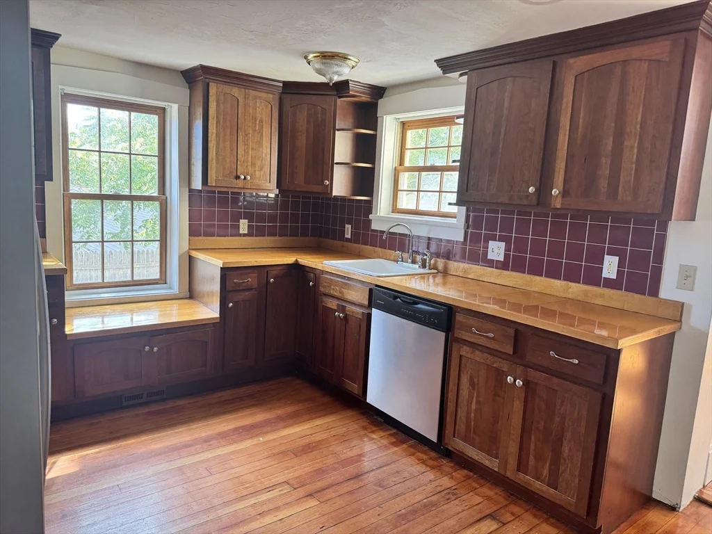 4 bed, 2 bath apartment for rent at 22 School St Unit 2, Southbridge — photo 10 of 20