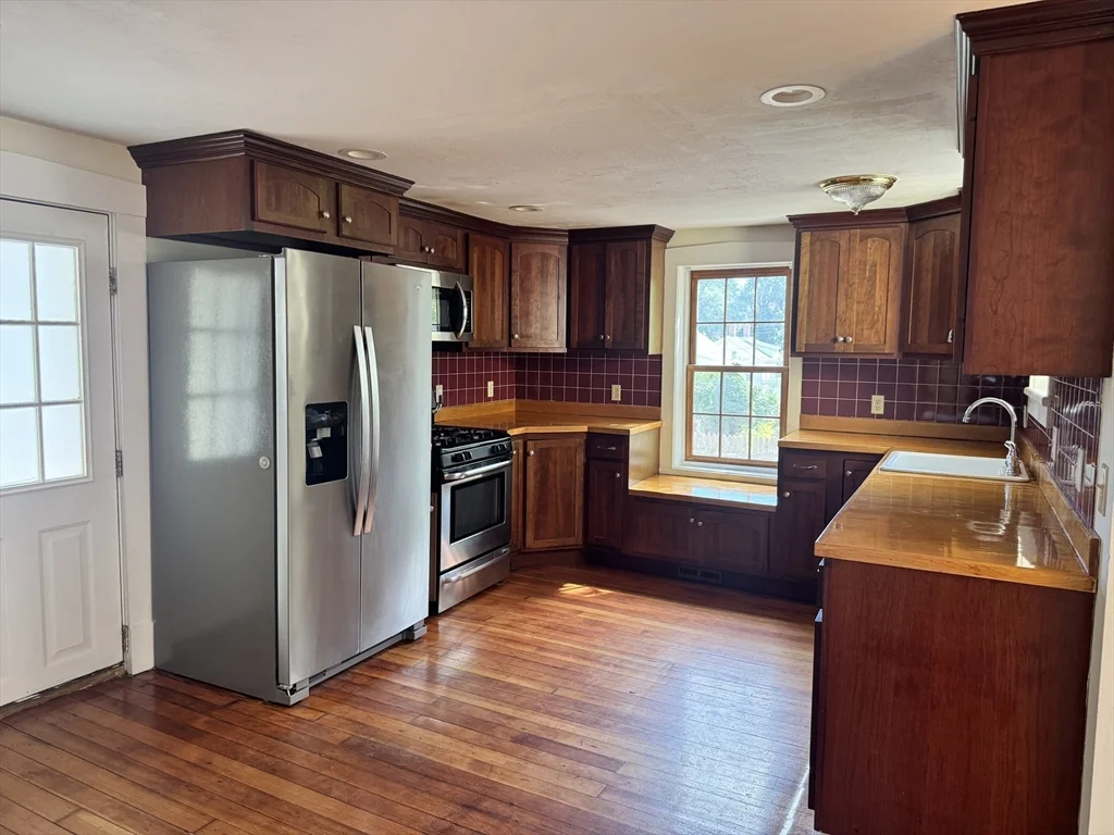 4 bed, 2 bath apartment for rent at 22 School St Unit 2, Southbridge — photo 9 of 20