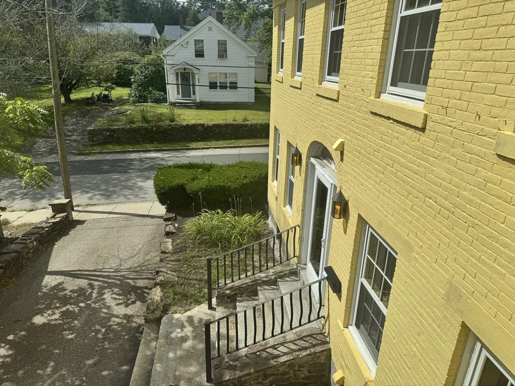 4 bed, 2 bath apartment for rent at 22 School St Unit 2, Southbridge — photo 3 of 20