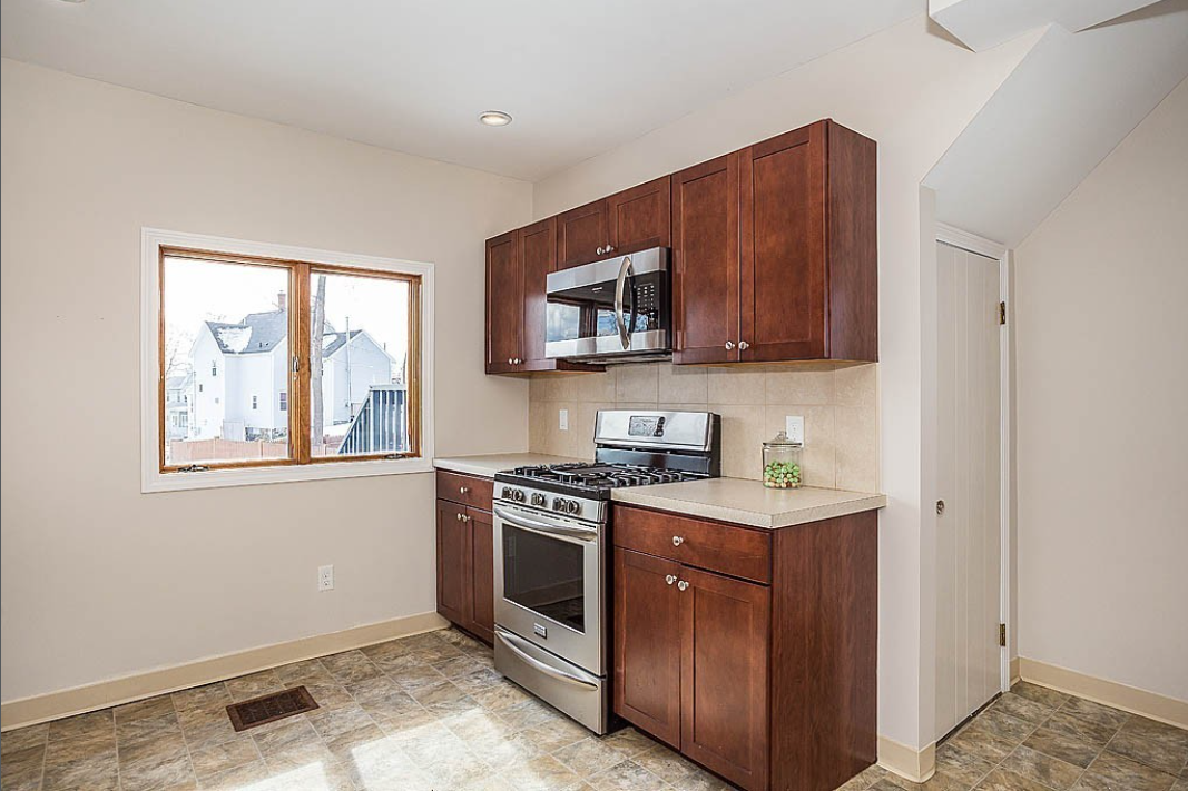 3 bed, 1 bath apartment for rent at 22 Scott St Unit 2, Woburn — photo 3 of 10