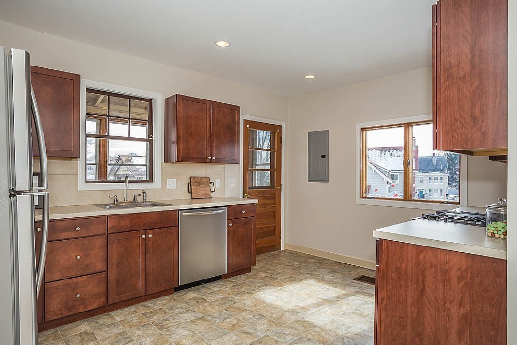 3 bed, 1 bath apartment for rent at 22 Scott St Unit 2, Woburn — photo 2 of 10
