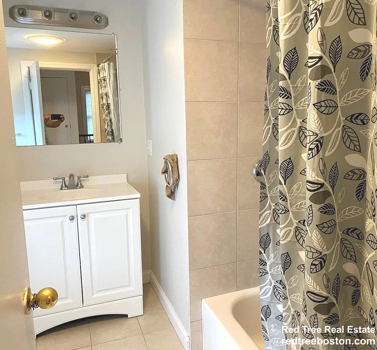 2 bed, 1 bath apartment for rent at 22 Scott St Unit A, Woburn — photo 3 of 5