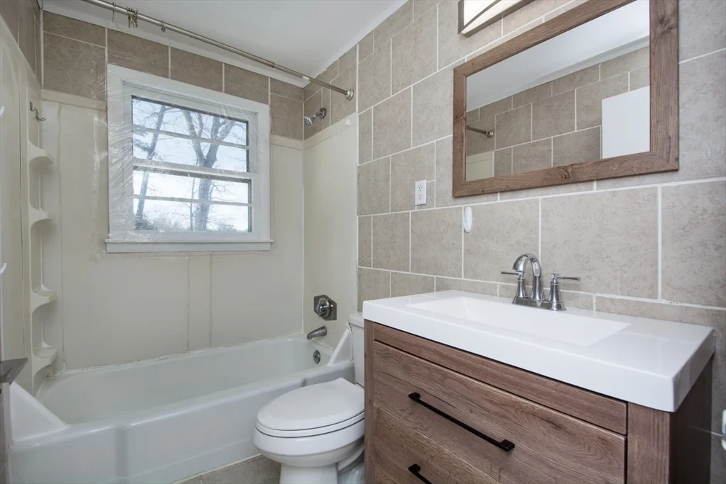 2 bed, 1 bath apartment for rent at 22 Southwest Cutoff Unit C, Northborough — photo 13 of 14