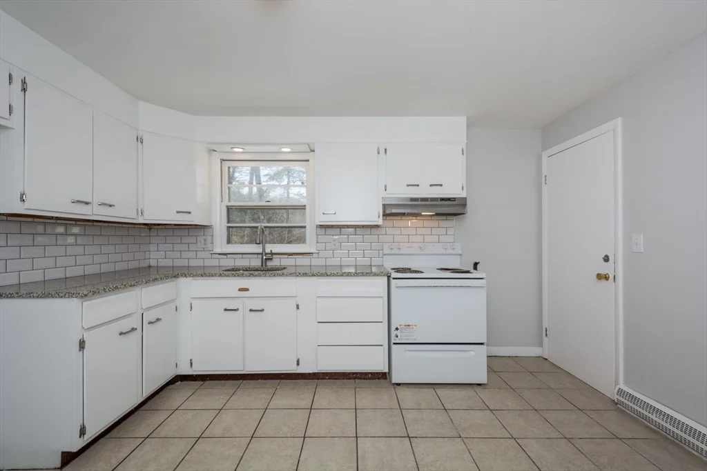 2 bed, 1 bath apartment for rent at 22 Southwest Cutoff Unit C, Northborough — photo 5 of 14