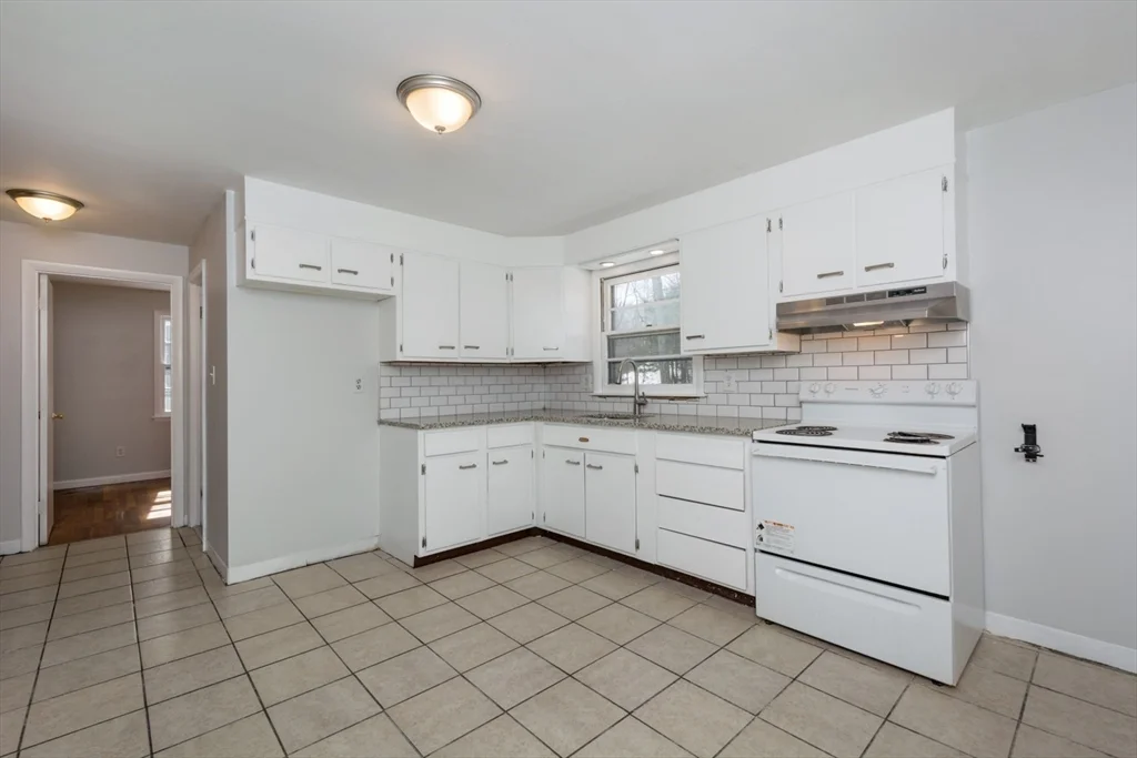2 bed, 1 bath apartment for rent at 22 Southwest Cutoff Unit C, Northborough — photo 4 of 14
