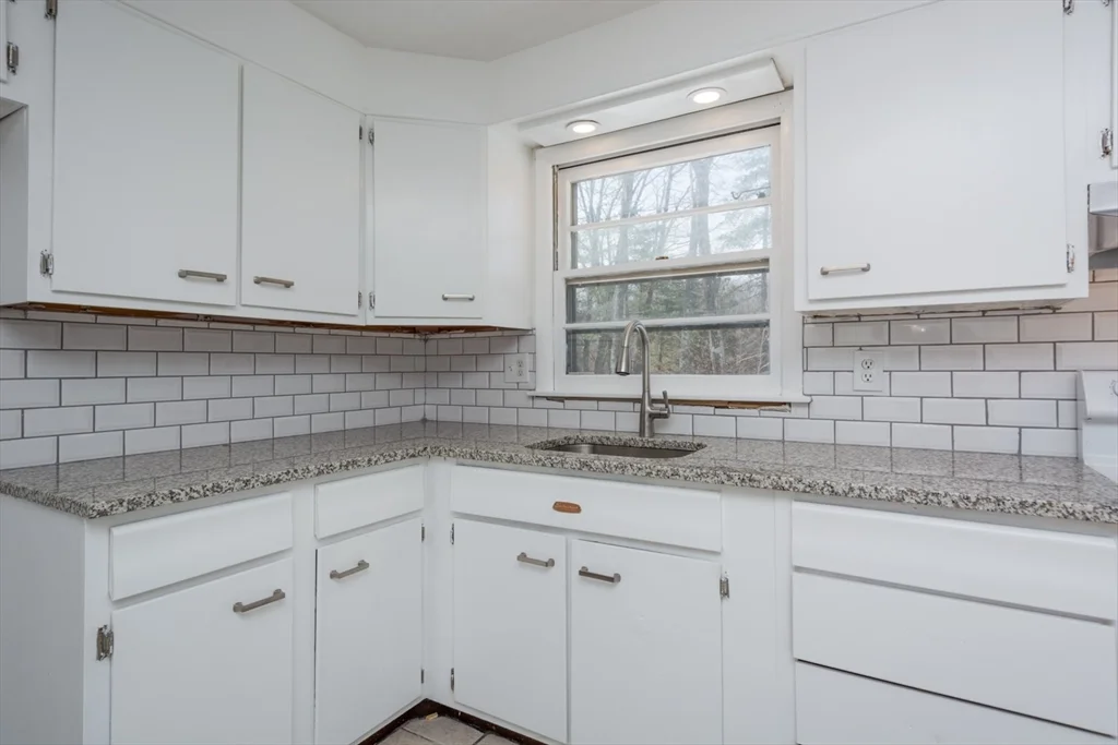 2 bed, 1 bath apartment for rent at 22 Southwest Cutoff Unit C, Northborough — photo 7 of 14