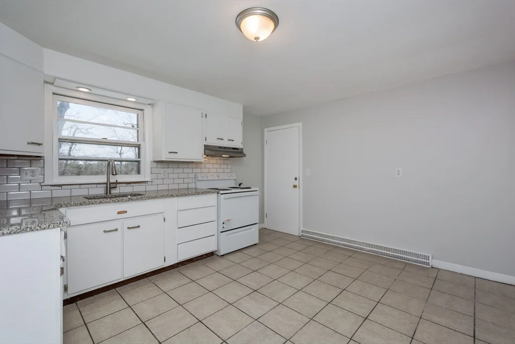 2 bed, 1 bath apartment for rent at 22 Southwest Cutoff Unit C, Northborough — photo 3 of 14