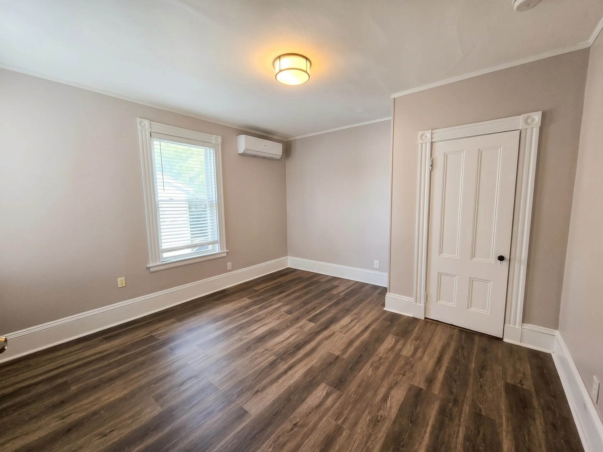 4 bed, 1 bath apartment for rent at 22 Stearns Unit 2, Malden — photo 3 of 8