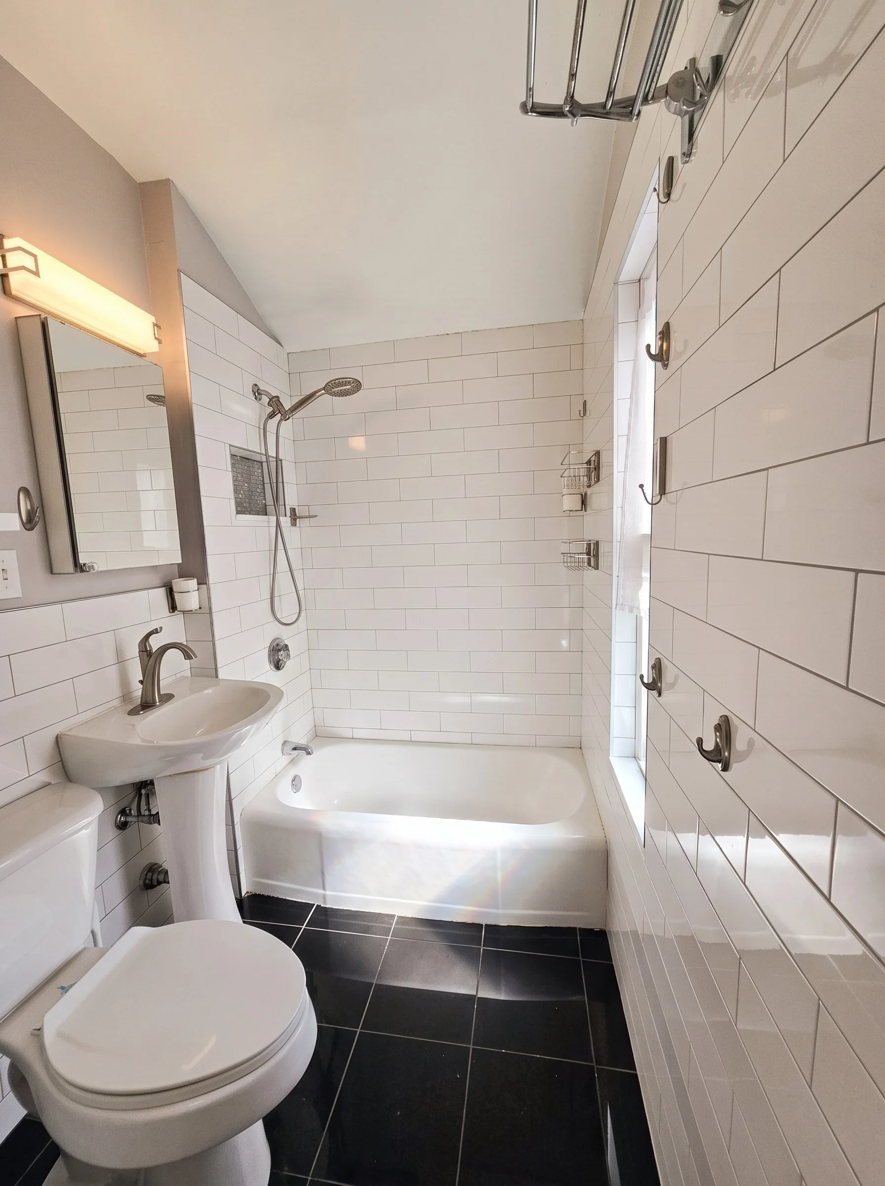 4 bed, 1 bath apartment for rent at 22 Stearns Unit 2, Malden — photo 5 of 8