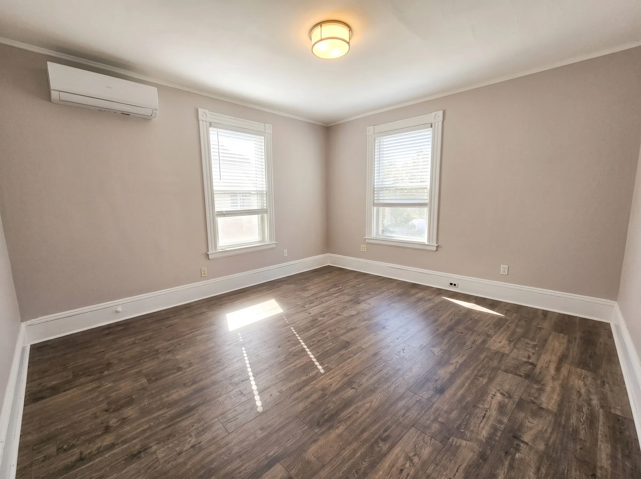 4 bed, 1 bath apartment for rent at 22 Stearns Unit 2, Malden — photo 4 of 8