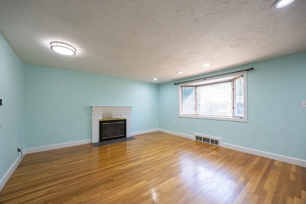 3 bed, 2 bath apartment for rent at 22 Suffolk Rd, Sharon — photo 18 of 42
