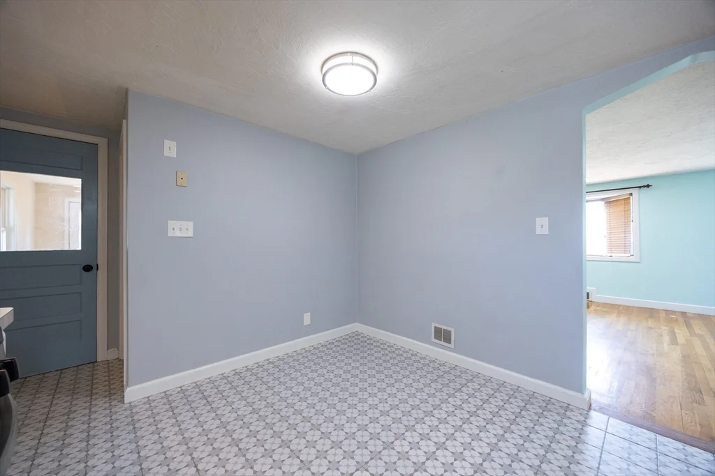 3 bed, 2 bath apartment for rent at 22 Suffolk Rd, Sharon — photo 9 of 42
