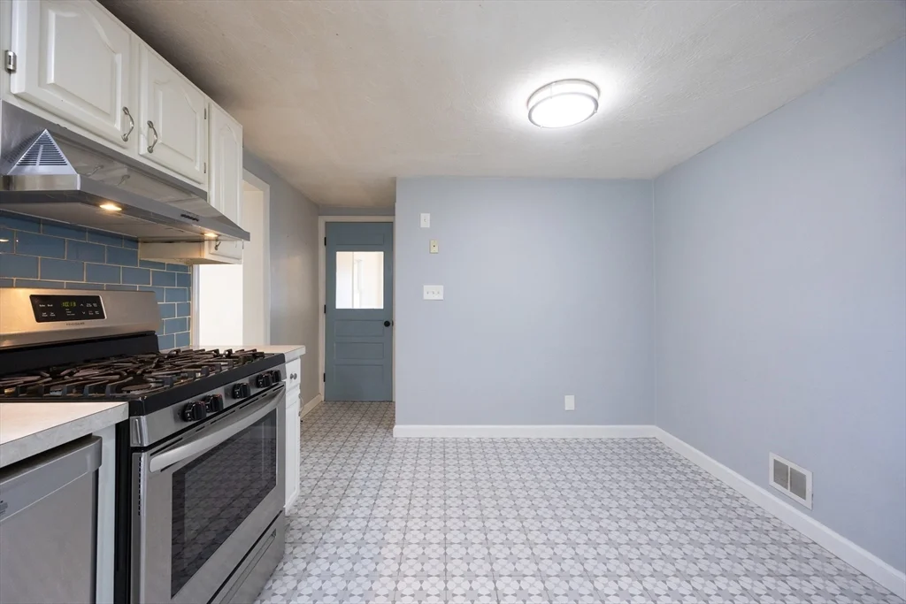 3 bed, 2 bath apartment for rent at 22 Suffolk Rd, Sharon — photo 10 of 42