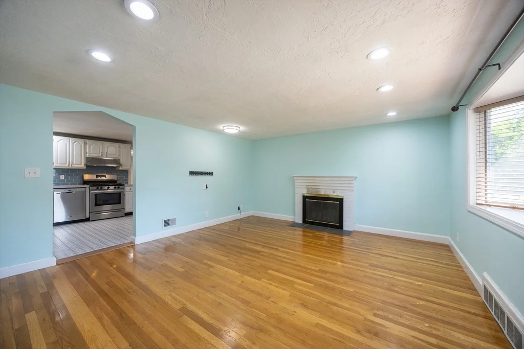 3 bed, 2 bath apartment for rent at 22 Suffolk Rd, Sharon — photo 17 of 42