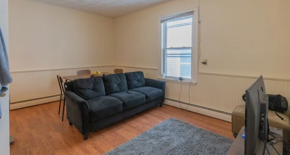 4 bed, 1 bath apartment for rent at 22 Suffolk St Unit 2, The Port — photo 5 of 20